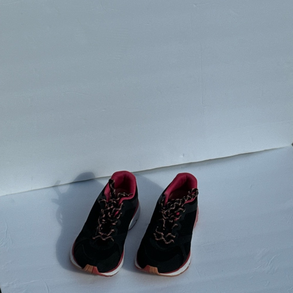 Women’s Vionic Black Shoes Size 8.5